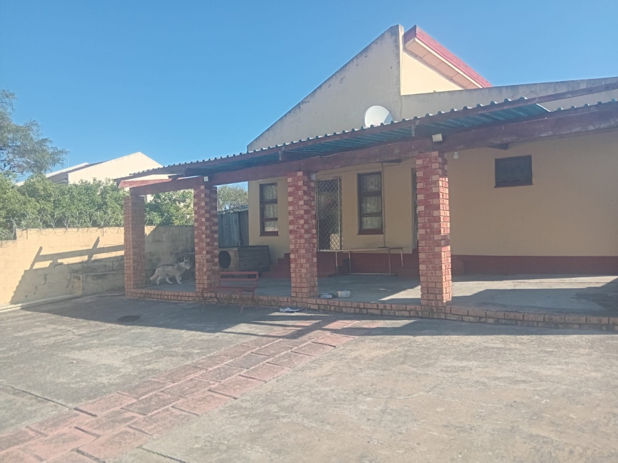 To Let 4 Bedroom Property for Rent in Buffalo Flats Eastern Cape